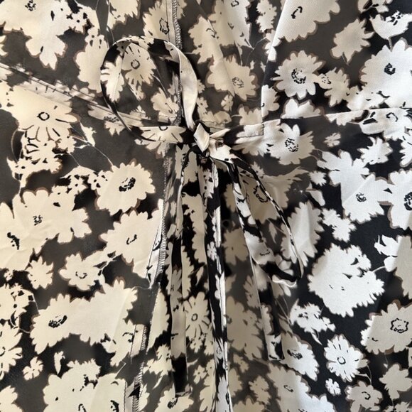 Marella Canto Floral-Print Long-Sleeve Wrap Dress Worn on TV - Picture 8 of 10